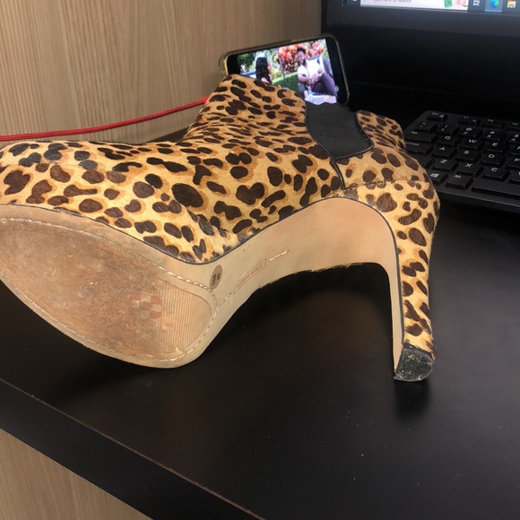Vince Camuto baileys honey/ black leopard print pony platform booties - Picture 4 of 5